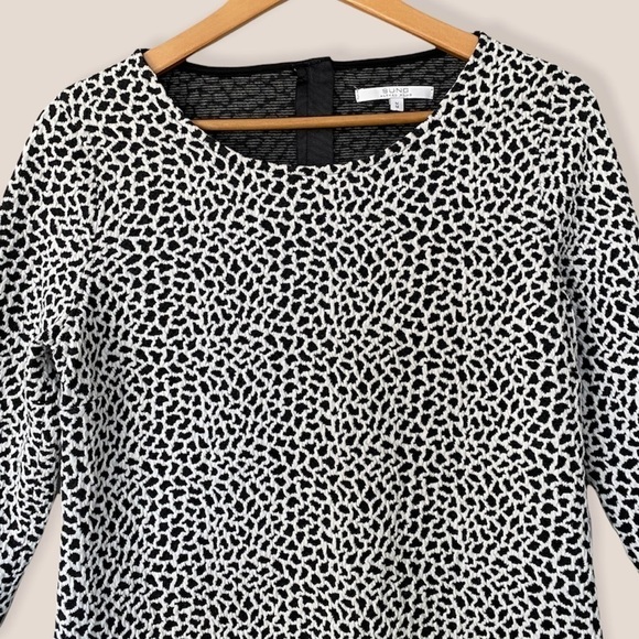 Alfred Sung Stretch 3/4 Sleeve Textured Top - Picture 3 of 10